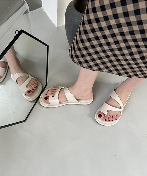 La-gemme（ラジェム）の「クロスベルトサンダル（サンダル・レディース・オフホワイト/イエロー/ブラウン/ブラック・38/36/39/35/37）」の15枚目の写真