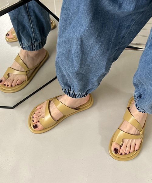 La-gemme（ラジェム）の「クロスベルトサンダル（サンダル・レディース・オフホワイト/イエロー/ブラウン/ブラック・38/36/39/35/37）」の9枚目の写真