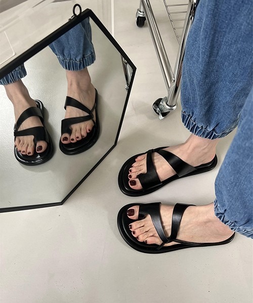 La-gemme（ラジェム）の「クロスベルトサンダル（サンダル・レディース・オフホワイト/イエロー/ブラウン/ブラック・38/36/39/35/37）」の16枚目の写真