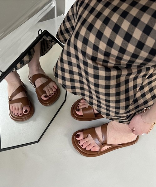 La-gemme（ラジェム）の「クロスベルトサンダル（サンダル・レディース・オフホワイト/イエロー/ブラウン/ブラック・38/36/39/35/37）」の18枚目の写真