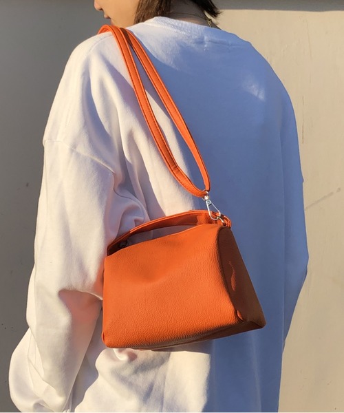 yuue' ( wear )(ユーイ)の「2way ボストンバッグ / ショルダーバッグ(ショルダーバッグ・レディース・ホワイト/ブラック/オレンジ/グリーン・FREE)」の9枚目の写真