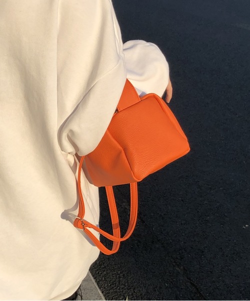 yuue' ( wear )(ユーイ)の「2way ボストンバッグ / ショルダーバッグ(ショルダーバッグ・レディース・ホワイト/ブラック/オレンジ/グリーン・FREE)」の11枚目の写真