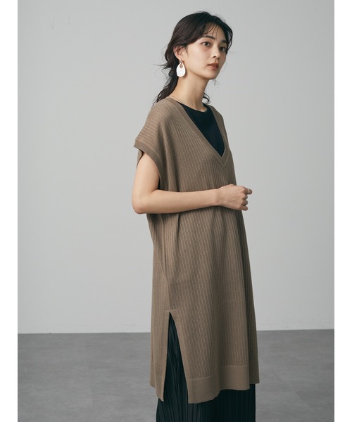 CRAFT STANDARD BOUTIQUE(クラフトスタンダードブティック)の「【手洗い】リブ切替えVネックジレ *◆(ベスト・レディース・ベージュ/チャコールグレー/グリーン・FREE)」の4枚目の写真