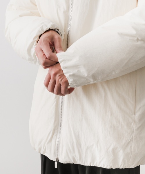 ATTACHMENT(アタッチメント)の「塩縮タフタ フーデット ダウンジャケット / NY TAFFETA HOODED DOWN JACKET(ダウンジャケット/コート・メンズ・ダークグレー/ブラック/オフホワイト・1/2/3/5/4)」の17枚目の写真