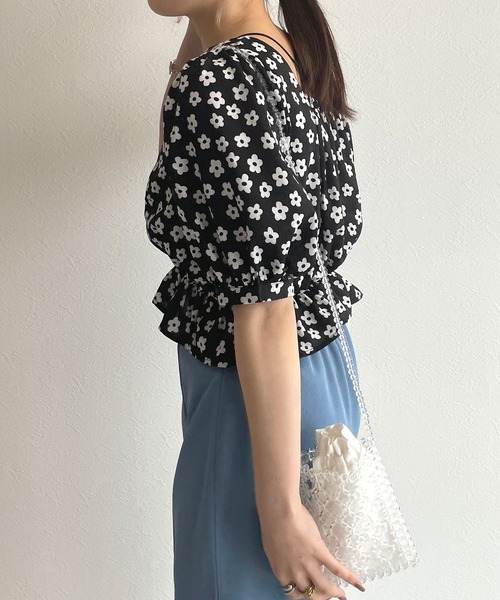 w closet(ダブルクローゼット)の「半袖ドロストブラウス(シャツ/ブラウス・レディース・ブラック系その他・FREE)」の2枚目の写真