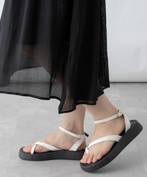 クロスストラップ厚底サンダル