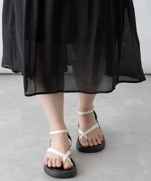 mebole(メボレ)の「クロスストラップ厚底サンダル(サンダル・レディース・ホワイト/ブラック・SMALL/MEDIUM/LARGE)」の12枚目の写真