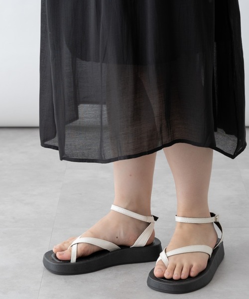 mebole(メボレ)の「クロスストラップ厚底サンダル(サンダル・レディース・ホワイト/ブラック・SMALL/MEDIUM/LARGE)」の9枚目の写真