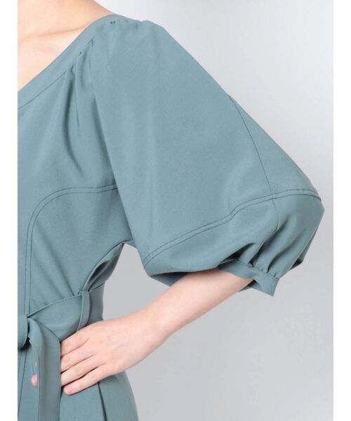 LAGUNAMOON（ラグナムーン）の「フォルムラインバックフレアーワンピース（ワンピース・レディース・ベージュ/ブラウン/ブルー・SMALL/MEDIUM）」の8枚目の写真