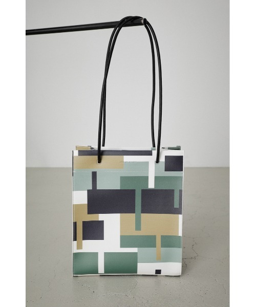 AZUL by moussy(アズールバイマウジー)の「NARROW HANDLE SHOPPER BAG Ⅲ/ナローハンドルショッパーバッグⅢ(ショルダーバッグ・レディース・ブラック/ベージュ/グリーン/マルチ・FREE)」の4枚目の写真