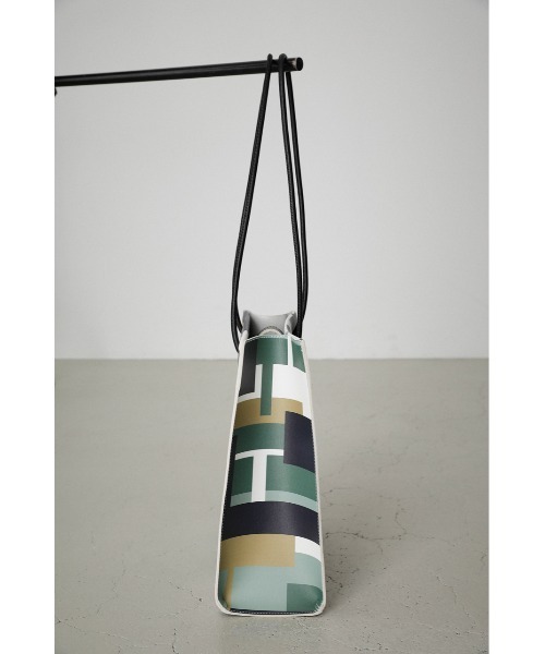 AZUL by moussy(アズールバイマウジー)の「NARROW HANDLE SHOPPER BAG Ⅲ/ナローハンドルショッパーバッグⅢ(ショルダーバッグ・レディース・ブラック/ベージュ/グリーン/マルチ・FREE)」の22枚目の写真