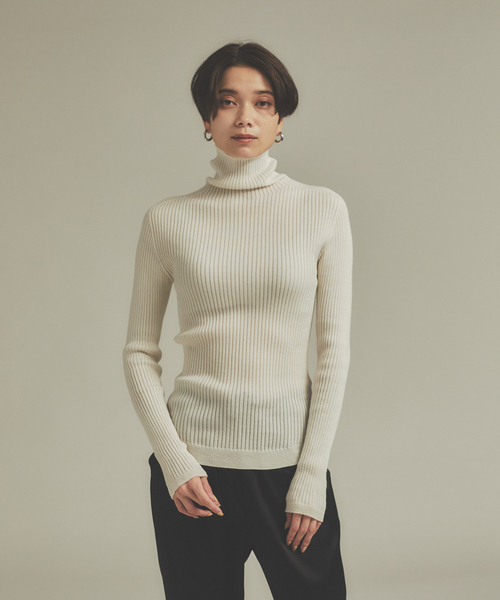 qualite（カリテ）の「シームレスタートルニット（ニット/セーター・レディース・ホワイト/ブラック/オレンジ/チャコールグレー・フリー）」の14枚目の写真