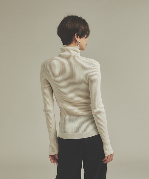 qualite（カリテ）の「シームレスタートルニット（ニット/セーター・レディース・ホワイト/ブラック/オレンジ/チャコールグレー・フリー）」の16枚目の写真