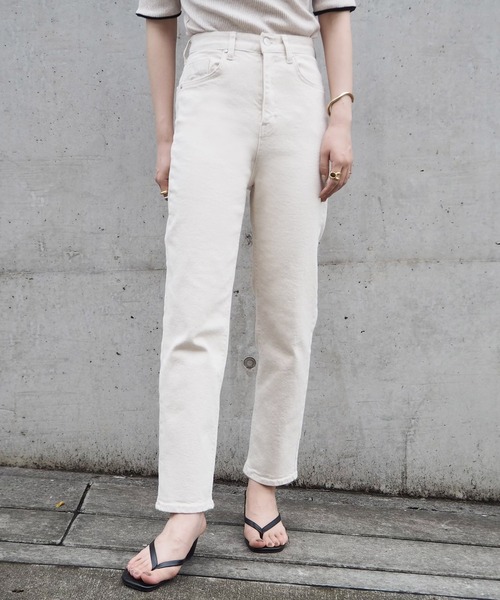 LAULEN（ローレン）の「HW Tapered denim/ハイウエストテーパードデニム（デニムパンツ・レディース・ホワイト・MEDIUM/SMALL）」の2枚目の写真