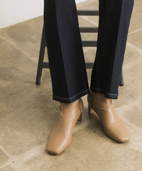 URBAN RESEARCH(アーバンリサーチ)の「ストレッチショートブーツ(ブーツ・レディース・ブラック/アイボリー/ベージュ系その他・38/37/39/36)」の1枚目の写真