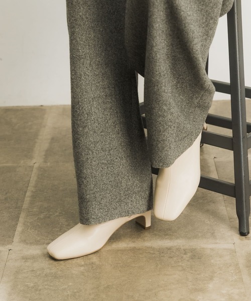 URBAN RESEARCH(アーバンリサーチ)の「ストレッチショートブーツ(ブーツ・レディース・ブラック/アイボリー/ベージュ系その他・38/37/39/36)」の2枚目の写真