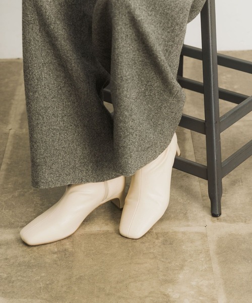 URBAN RESEARCH(アーバンリサーチ)の「ストレッチショートブーツ(ブーツ・レディース・ブラック/アイボリー/ベージュ系その他・38/37/39/36)」の4枚目の写真