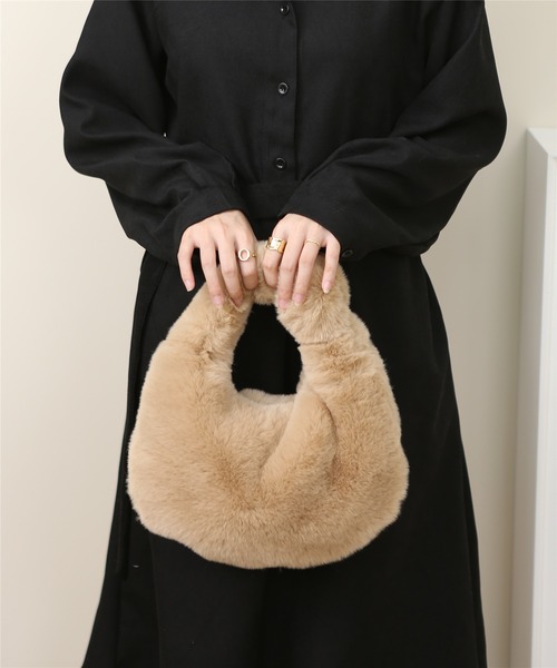 LA VORAGINE（ラ ヴォラジネ）の「フェイクファーワンハンドルバッグ（ハンドバッグ・レディース・モカ/アイボリー/ブラック/グレー/ベージュ・FREE）」の5枚目の写真