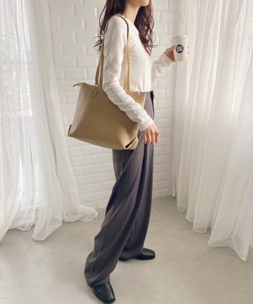 wears（ウェアーズ）の「【A4収納可,軽量】無地PU素材ZIPトートバッグ（トートバッグ・レディース・ブラック/ベージュ/ダークブラウン・FREE）」の20枚目の写真