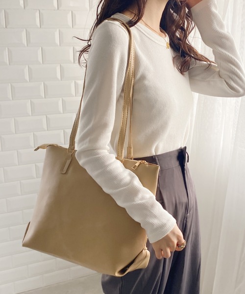 wears（ウェアーズ）の「【A4収納可,軽量】無地PU素材ZIPトートバッグ（トートバッグ・レディース・ブラック/ベージュ/ダークブラウン・FREE）」の18枚目の写真