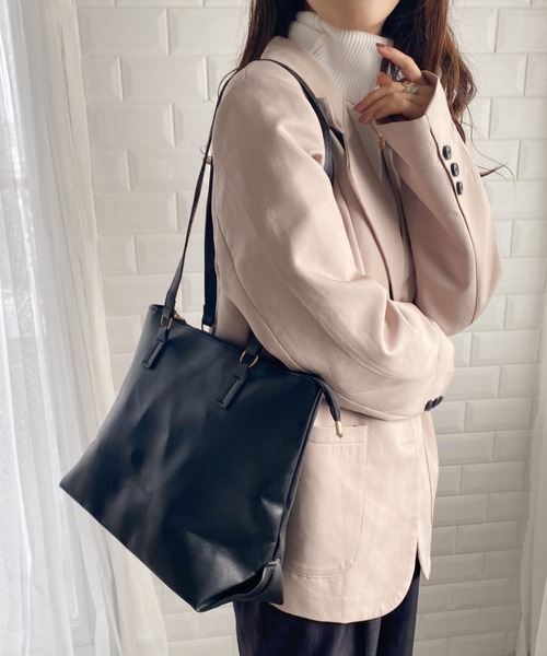 wears（ウェアーズ）の「【A4収納可,軽量】無地PU素材ZIPトートバッグ（トートバッグ・レディース・ブラック/ベージュ/ダークブラウン・FREE）」の5枚目の写真