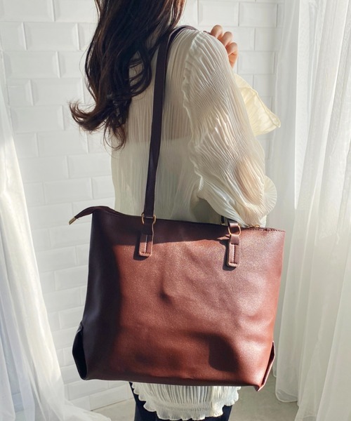 wears（ウェアーズ）の「【A4収納可,軽量】無地PU素材ZIPトートバッグ（トートバッグ・レディース・ブラック/ベージュ/ダークブラウン・FREE）」の11枚目の写真