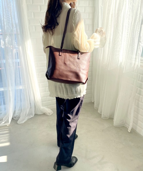 wears（ウェアーズ）の「【A4収納可,軽量】無地PU素材ZIPトートバッグ（トートバッグ・レディース・ブラック/ベージュ/ダークブラウン・FREE）」の12枚目の写真