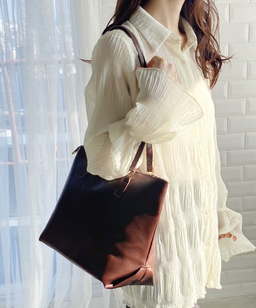 wears（ウェアーズ）の「【A4収納可,軽量】無地PU素材ZIPトートバッグ（トートバッグ・レディース・ブラック/ベージュ/ダークブラウン・FREE）」の10枚目の写真