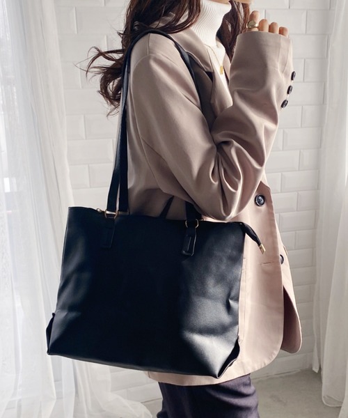 wears（ウェアーズ）の「【A4収納可,軽量】無地PU素材ZIPトートバッグ（トートバッグ・レディース・ブラック/ベージュ/ダークブラウン・FREE）」の4枚目の写真