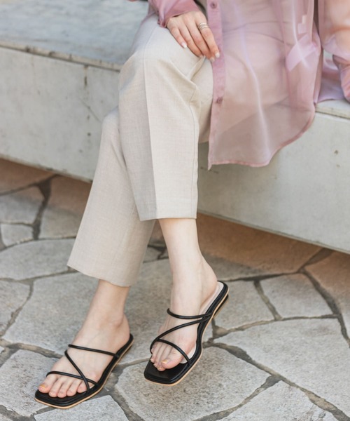 SENSE OF PLACE by URBAN RESEARCH(センスオブプレイスバイアーバンリサーチ)の「コードアシメサンダル(サンダル・レディース・イエロー/アイボリー/ブラック/シルバー・SMALL/MEDIUM/LARGE)」の3枚目の写真