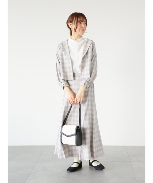 ehka sopo（エヘカソポ）の「パイピングストラップシューズ（ドレスシューズ・レディース・カーキ/ブラック/キナリ・MEDIUM/LARGE）」の9枚目の写真