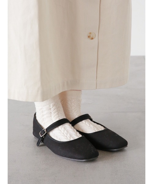 ehka sopo（エヘカソポ）の「パイピングストラップシューズ（ドレスシューズ・レディース・カーキ/ブラック/キナリ・MEDIUM/LARGE）」の4枚目の写真