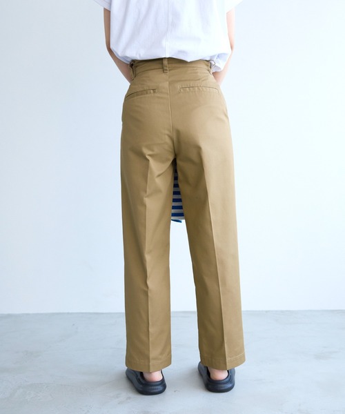 Chaco closet(チャコ クローゼット)の「ハイウエストセンタープレステーパードチノパンツ(チノパンツ・レディース・カーキ/アイボリー/ブラック/ベージュ・S/M/L)」の20枚目の写真