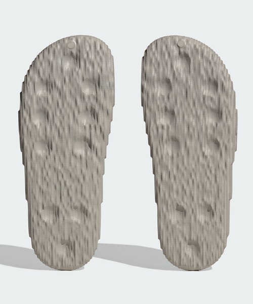 adidas(アディダス)の「アディレッタ 22 サンダル / Adilette 22 Slides / アディダスオリジナルス adidas Originals(サンダル・メンズ・ブラウン/ホワイト/グリーン/ベージュ/グレー・23.5cm/24.5cm/25.5cm/26.5cm/27.5cm/28.5cm/22.5cm)」の10枚目の写真