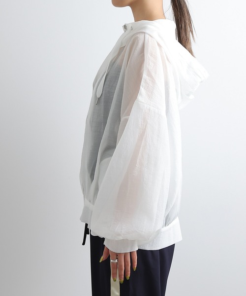 COLONY 2139（コロニートゥーワンスリーナイン）の「WEB・一部店舗限定 / シアーエステルボイルフード付マウンテンパーカー（シャツ/ブラウス・レディース・ブラック/アイボリー/グレイッシュベージュ・FREE）」の14枚目の写真