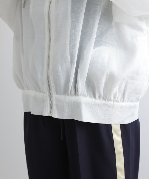 COLONY 2139（コロニートゥーワンスリーナイン）の「WEB・一部店舗限定 / シアーエステルボイルフード付マウンテンパーカー（シャツ/ブラウス・レディース・ブラック/アイボリー/グレイッシュベージュ・FREE）」の18枚目の写真