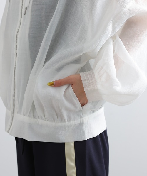 COLONY 2139（コロニートゥーワンスリーナイン）の「WEB・一部店舗限定 / シアーエステルボイルフード付マウンテンパーカー（シャツ/ブラウス・レディース・ブラック/アイボリー/グレイッシュベージュ・FREE）」の6枚目の写真