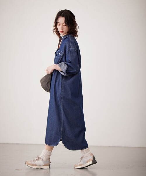 J.PRESS YORK STREET(ジェイプレスヨークストリート)の「【WOMEN】デニムロングシャツ ワンピース(シャツワンピース・レディース・ネイビー系/ダルブルー系・F)」の4枚目の写真