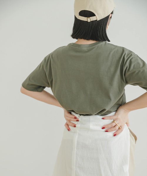 ITEMS URBANRESEARCH(アイテムズ アーバンリサーチ)の「ロゴハンソデTシャツ(Tシャツ/カットソー・レディース・ホワイト/チャコールグレー/カーキ・FREE)」の4枚目の写真