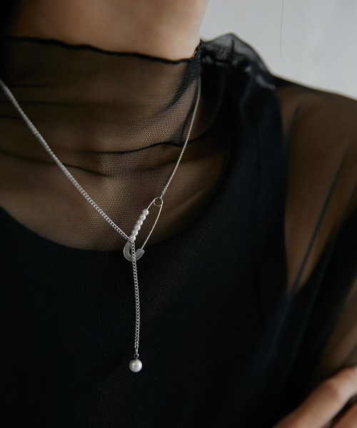 ear PAPILLONNER(イアパピヨネ)の「《WEB限定金属アレルギー対応》ステンレスパールピンネックレス(ネックレス・レディース・ゴールド/シルバー・FREE)」の2枚目の写真