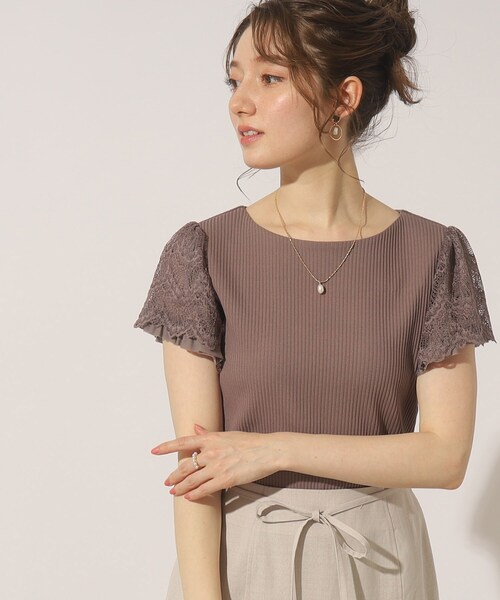 couture brooch（クチュールブローチ）の「◆【着映え感抜群、華盛りアイテム】レースチュール袖テレコトップス（Tシャツ/カットソー・レディース・ブラック/ブラウン系その他/オフホワイト/ライトグリーン/サックスブルー・42/36/38/40）」の4枚目の写真