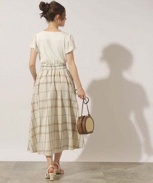 couture brooch（クチュールブローチ）の「◆【着映え感抜群、華盛りアイテム】レースチュール袖テレコトップス（Tシャツ/カットソー・レディース・ブラック/ブラウン系その他/オフホワイト/ライトグリーン/サックスブルー・42/36/38/40）」の8枚目の写真