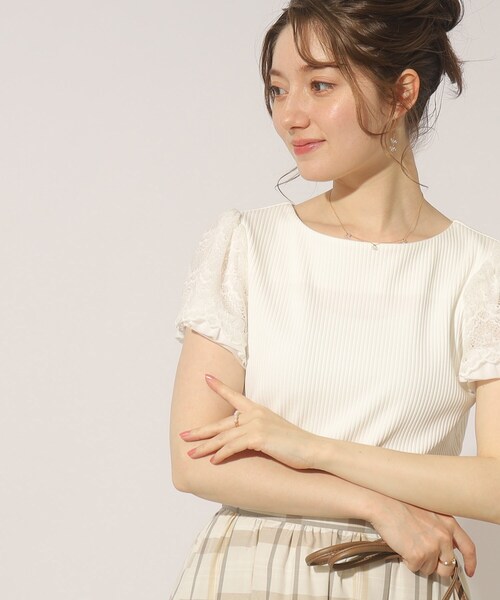 couture brooch（クチュールブローチ）の「◆【着映え感抜群、華盛りアイテム】レースチュール袖テレコトップス（Tシャツ/カットソー・レディース・ブラック/ブラウン系その他/オフホワイト/ライトグリーン/サックスブルー・42/36/38/40）」の9枚目の写真