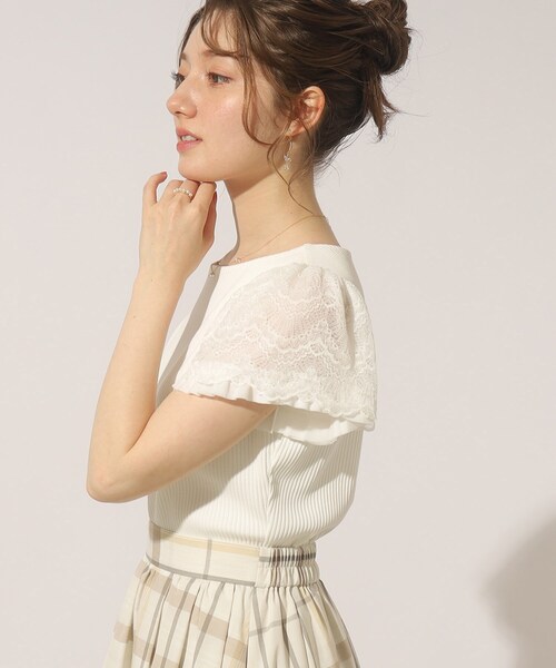 couture brooch（クチュールブローチ）の「◆【着映え感抜群、華盛りアイテム】レースチュール袖テレコトップス（Tシャツ/カットソー・レディース・ブラック/ブラウン系その他/オフホワイト/ライトグリーン/サックスブルー・42/36/38/40）」の10枚目の写真