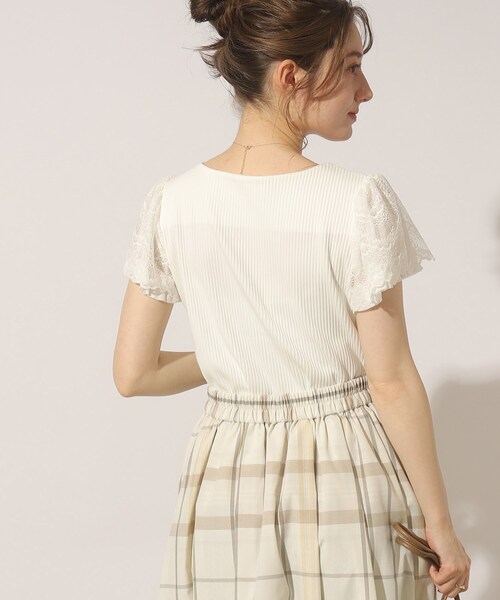 couture brooch（クチュールブローチ）の「◆【着映え感抜群、華盛りアイテム】レースチュール袖テレコトップス（Tシャツ/カットソー・レディース・ブラック/ブラウン系その他/オフホワイト/ライトグリーン/サックスブルー・42/36/38/40）」の11枚目の写真