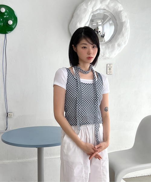 by muni:r(バイ ムニール)の「ホルターストラップクロップドTシャツ(Tシャツ/カットソー・レディース・ベージュ/ブラック/アイボリー・FREE)」の5枚目の写真