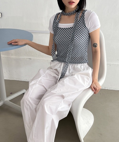 by muni:r(バイ ムニール)の「ホルターストラップクロップドTシャツ(Tシャツ/カットソー・レディース・ベージュ/ブラック/アイボリー・FREE)」の13枚目の写真