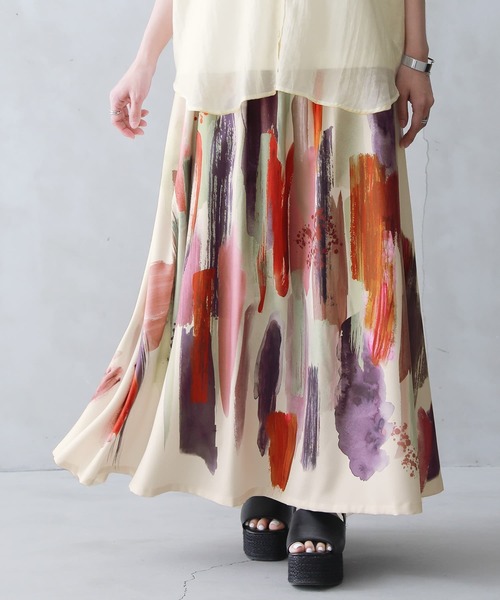 osharewalker（オシャレウォーカー）の「【廃盤】『アートプリント柄フレアスカート』（スカート・レディース・グリーン/レッド・FREE）」の3枚目の写真