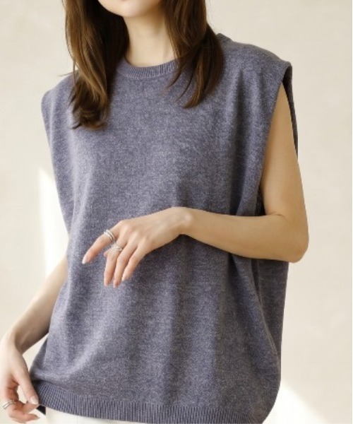 Per sist ence(パーシエンス)の「Per sist ence/パーシエンス スクエアショルダーノースリーブプルオーバー(Tシャツ/カットソー・レディース・アイボリー/ブラック/ブルー・FREE)」の3枚目の写真