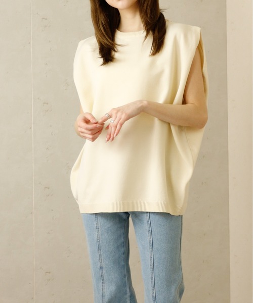 Per sist ence(パーシエンス)の「Per sist ence/パーシエンス スクエアショルダーノースリーブプルオーバー(Tシャツ/カットソー・レディース・アイボリー/ブラック/ブルー・FREE)」の5枚目の写真